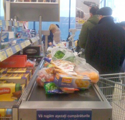 Cercetat în libertate: a încercat să plece din magazin fără să achite